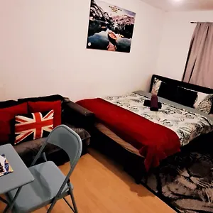 Merciful King Room, In Zone 2-3 , Londyn Wielka Brytania